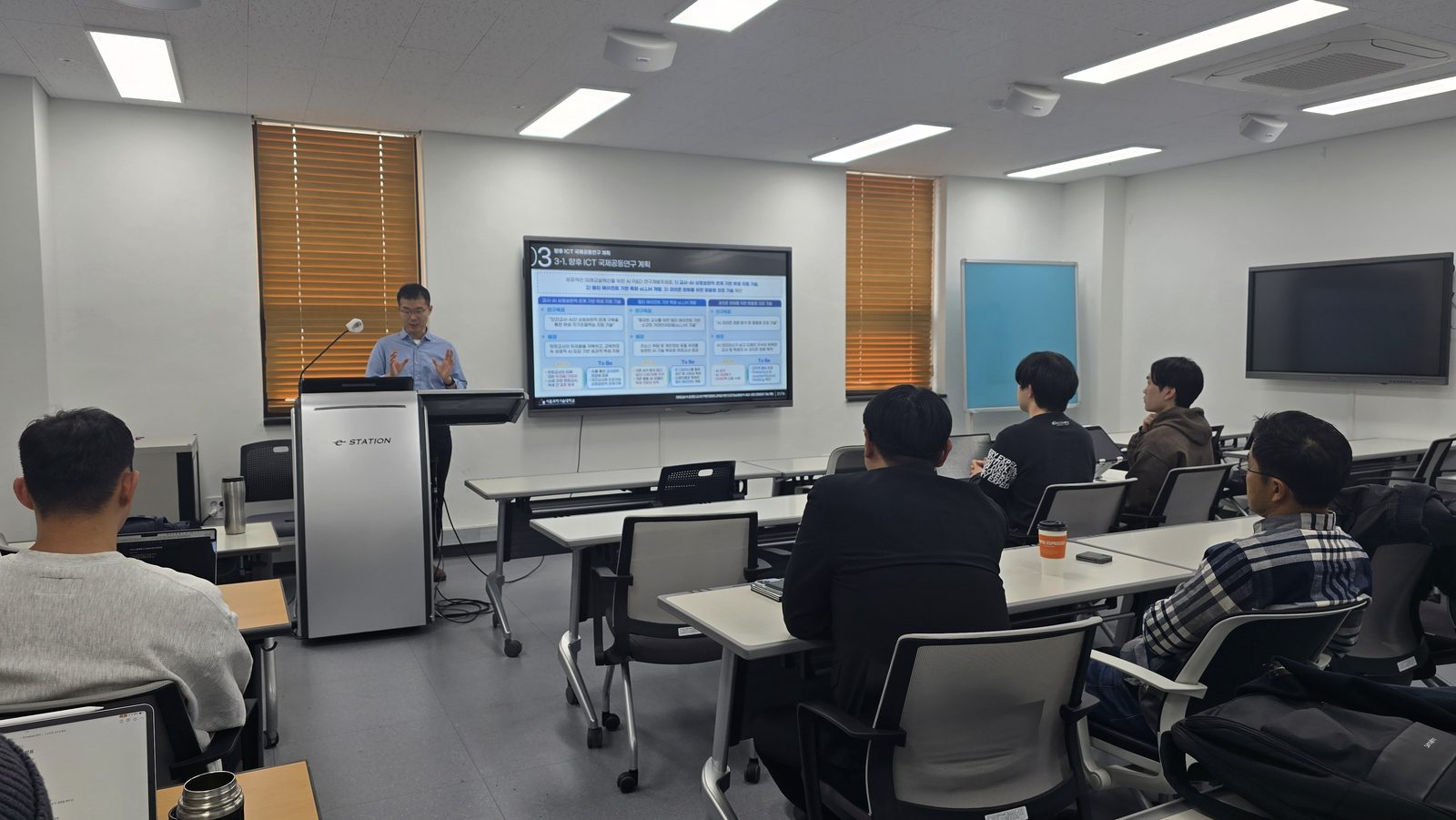 연구 교류 세미나(HAI Lab Seminar presented by Prof. Kyoungwon Seo with a visit from the Seoul Education Research & Information Institute)